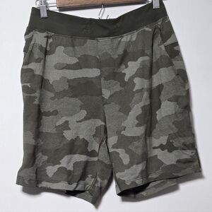 Lululemon T.H.E. Shorts Green Camouflage Print Small 7"